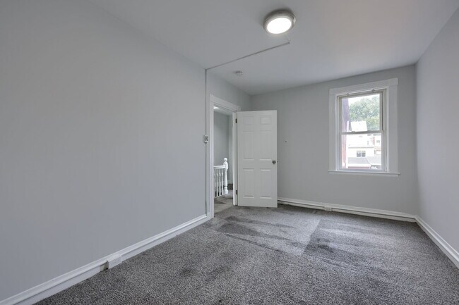 Building Photo - 611 S Prince St