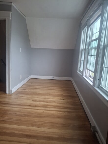 Small bedroom - 422 Prospect Ave