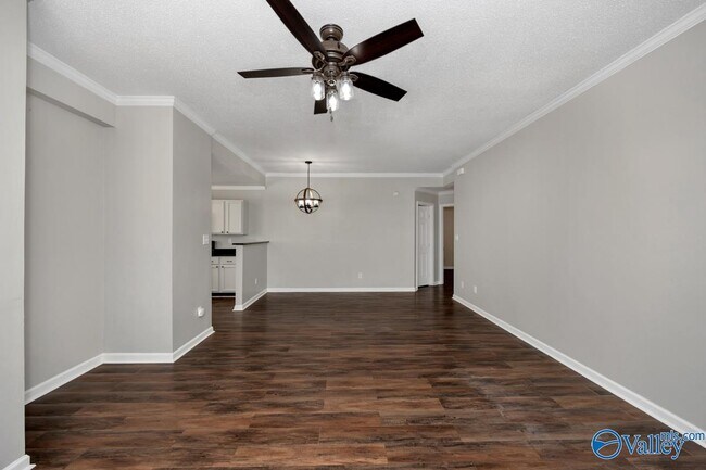 Building Photo - 103 N W Sugar Bluff Ln