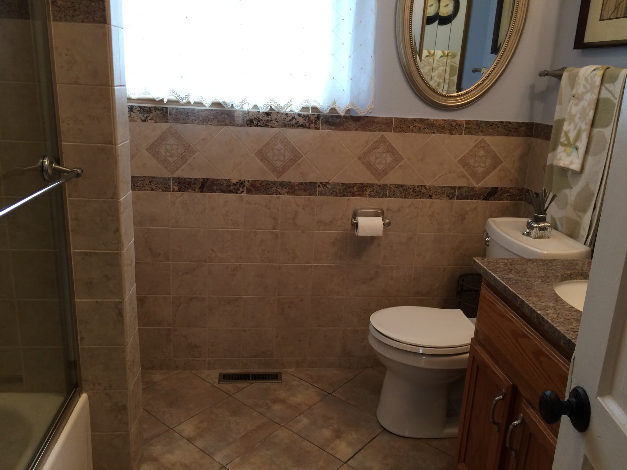 Main bath - 4938 Meade st