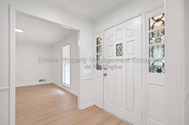 Building Photo - 3085 Circle Gate Dr