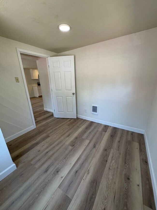 Building Photo - 52563 Doe Ln