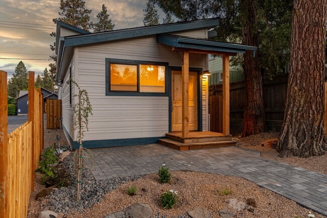 Building Photo - Hartford Duplex - 01355-HART-00