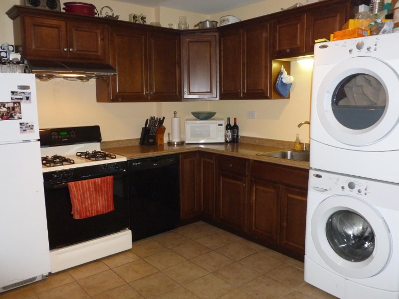 Building Photo - 1832 N Marshfield Ave