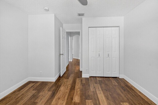 Building Photo - 7306 Spinnaker Bay Dr