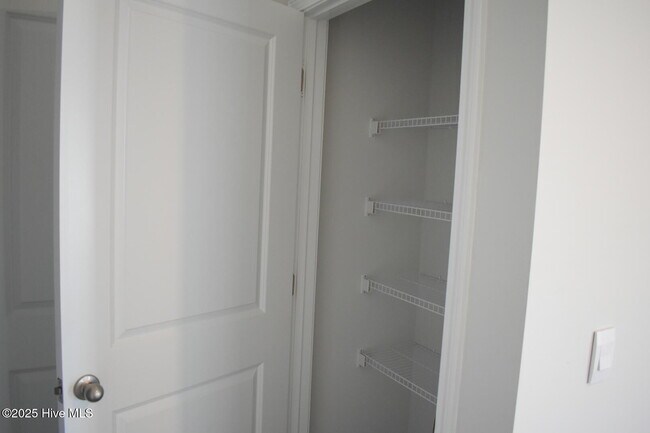 Building Photo - 832 Delta Ct