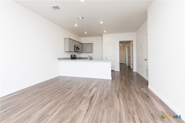 Building Photo - 5815 Betty Lou Dr