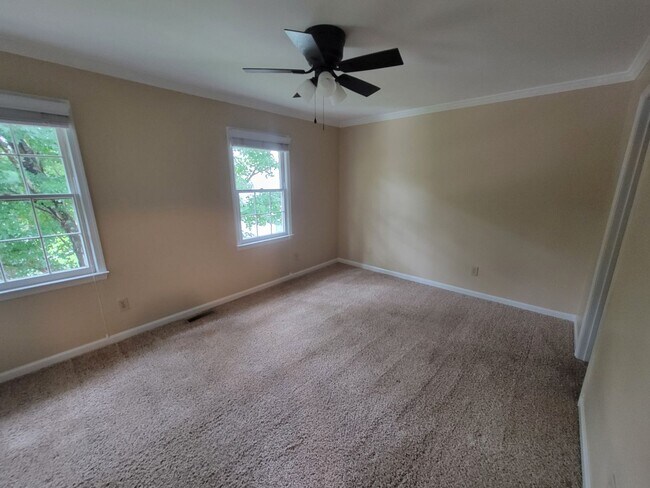 Building Photo - 2 Bedroom 2.5 Bathroom Townhome