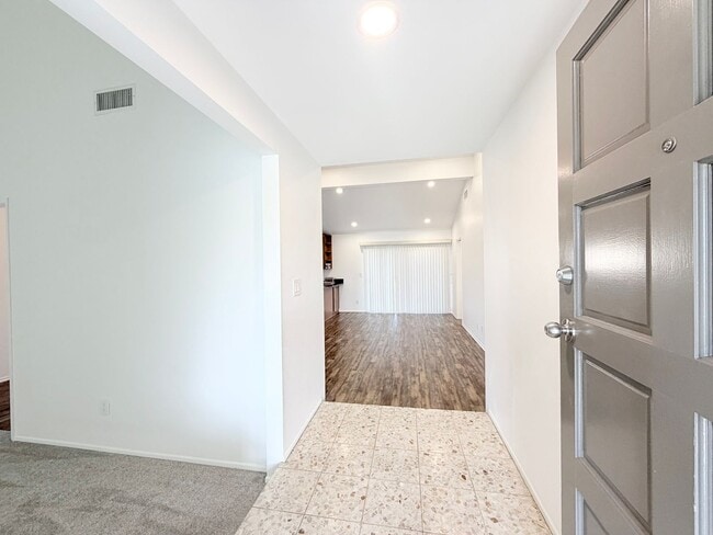 Building Photo - Beautifully Updated 4-Bedroom, 2-Bathroom Home in a Prime Location