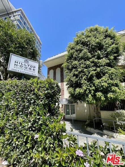 Building Photo - 1228 N La Cienega Blvd