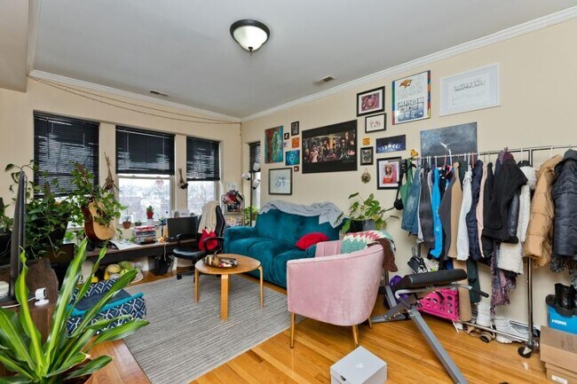 Building Photo - 1 bedroom in Chicago IL 60618