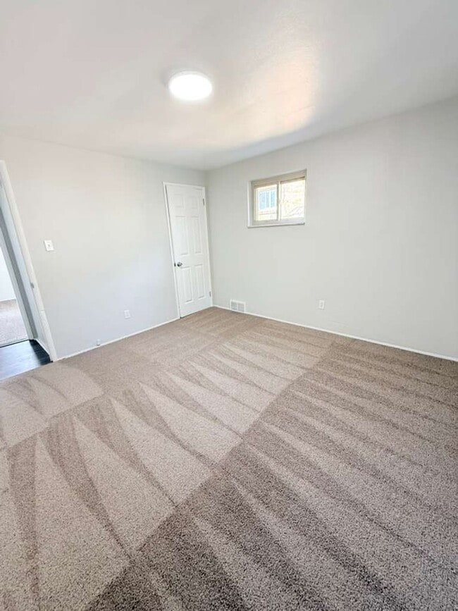 Building Photo - Updated 3BD 2BA Apartment Located in a Great Area!!