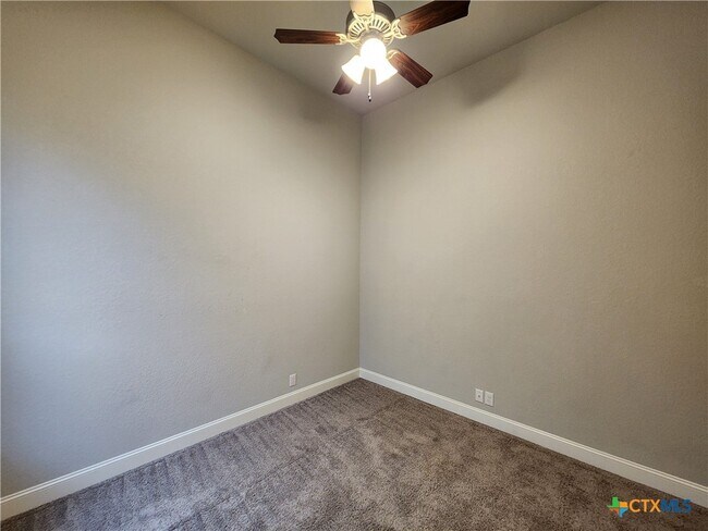 Building Photo - 1113 Carriage Loop