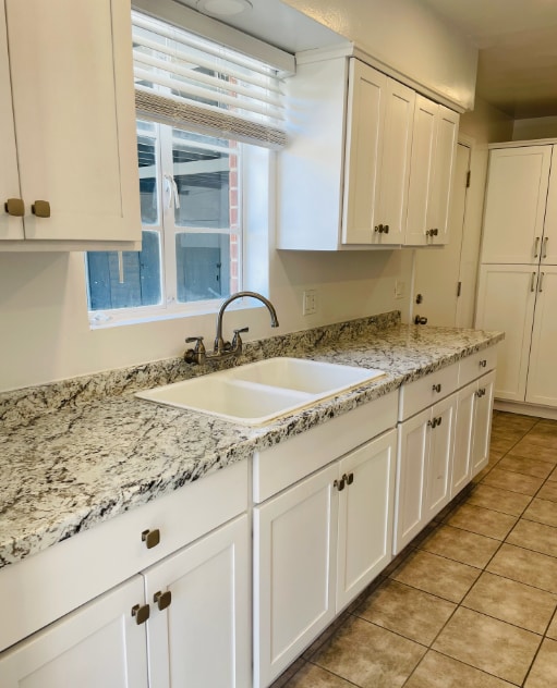 Building Photo - Expansive Elegant and Modern Stunning 3 Bedroom 2 Bath Townhome