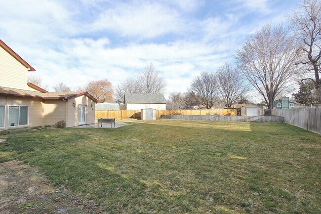 Building Photo - 11847 W Lewisburg Ct