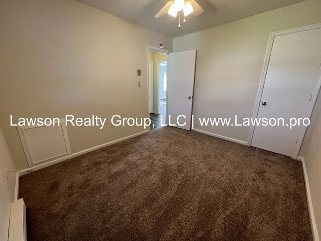 Building Photo - Moran 623-625