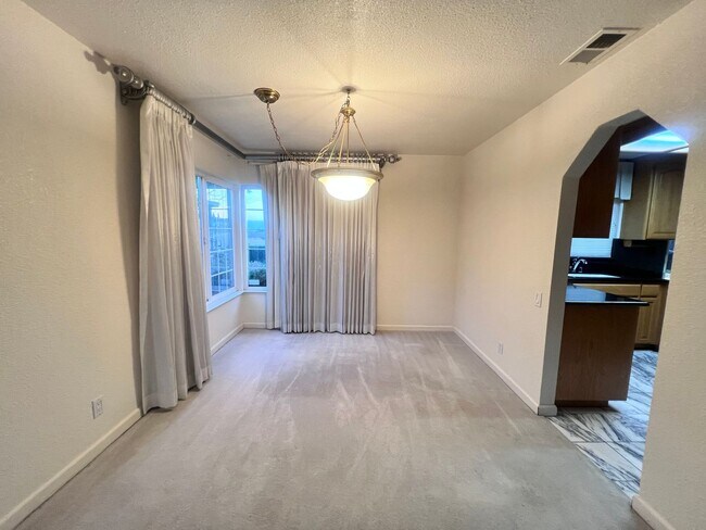 Building Photo - $500 OFF FIRST MONTH'S RENT!!!  BEAUTIFUL TWO LEVEL 3BD/3BA HOME AVAILABLE IN NEWARK, CA !!!!!!