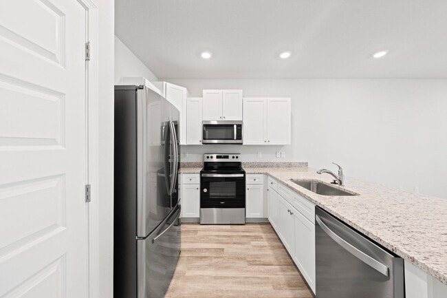 Building Photo - 1027 McLaren Cir