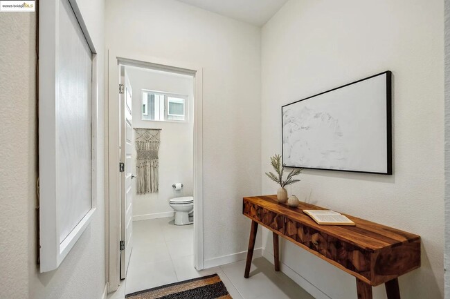 Building Photo - Modern 2+ Bedroom, 2++ Bathroom Living in ...