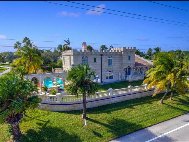 Building Photo - 301 Ocean Dr