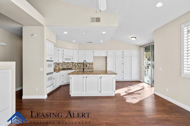 Building Photo - 25627 Shaw Pl