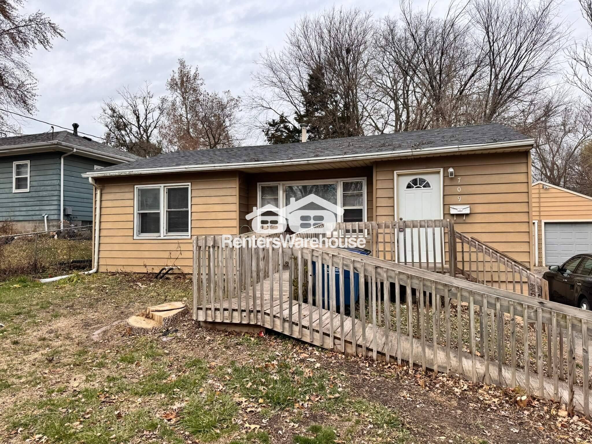 Building Photo - 709 Bell Ave
