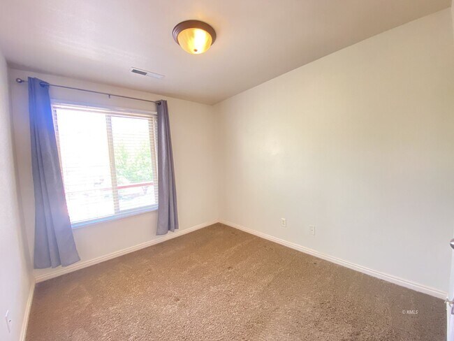 Building Photo - 300 N 300 E