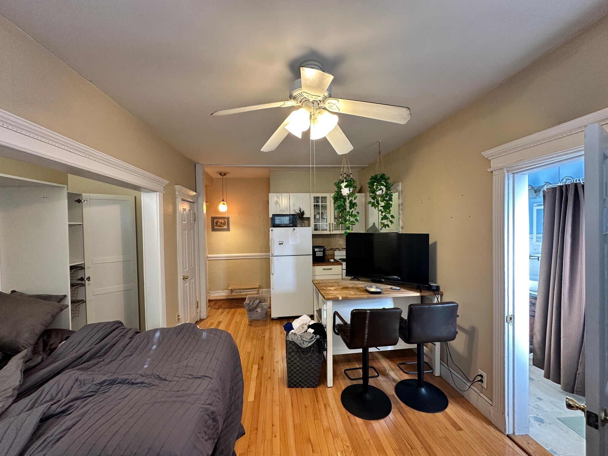 Building Photo - 65 Burbank St