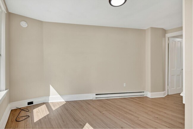Building Photo - 245 New Holland Ave