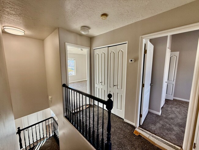 Building Photo - Adorable 3-BR Parkside Townhome