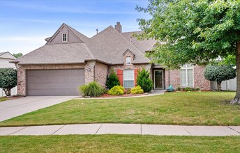 Building Photo - 5 Bed 3 Bath Broken Arrow