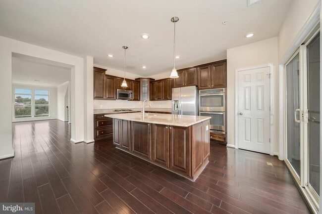 Building Photo - 540 Copley Pl