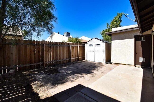 Building Photo - 2776 S Avenue 2 1/2 E