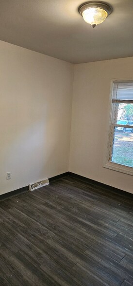 Building Photo - 5843 Ridgebrook Ave SE