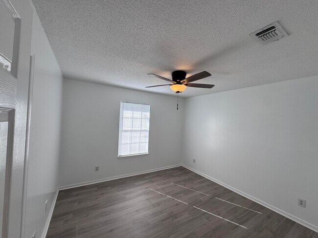 Building Photo - 6868 E Bay Blvd