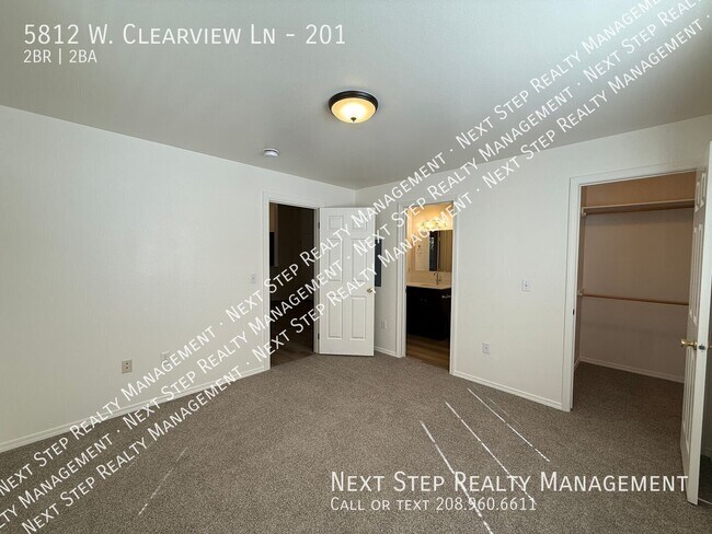 Building Photo - 5812 W Clearview Ln