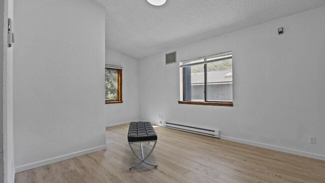 Building Photo - Spacious Home for Rent in Glenwood Springs – Great Location, No HOA!