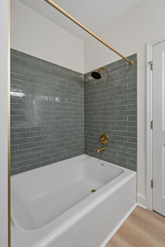 Building Photo - 4846 Bevendean Dr