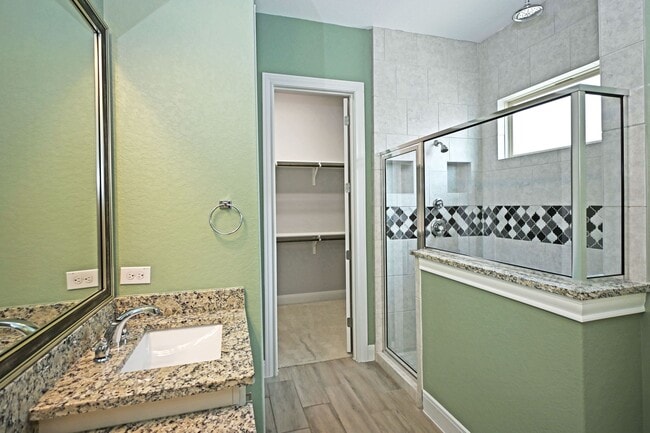 Building Photo - 1434 Oaklawn Dr