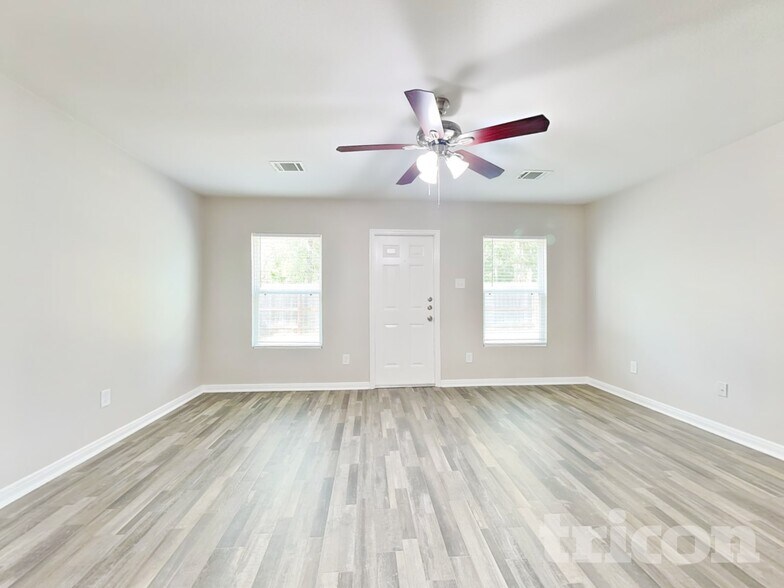 Building Photo - 15649 Del Norte Dr