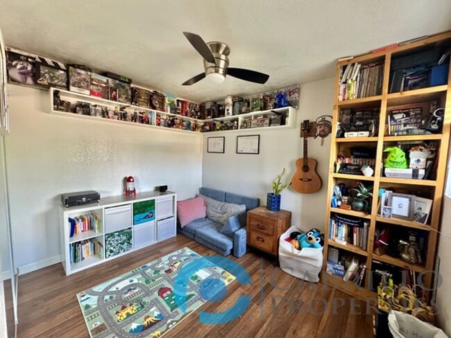 Building Photo - Beautifully Renovated 4BD/2BA Home in Cent...