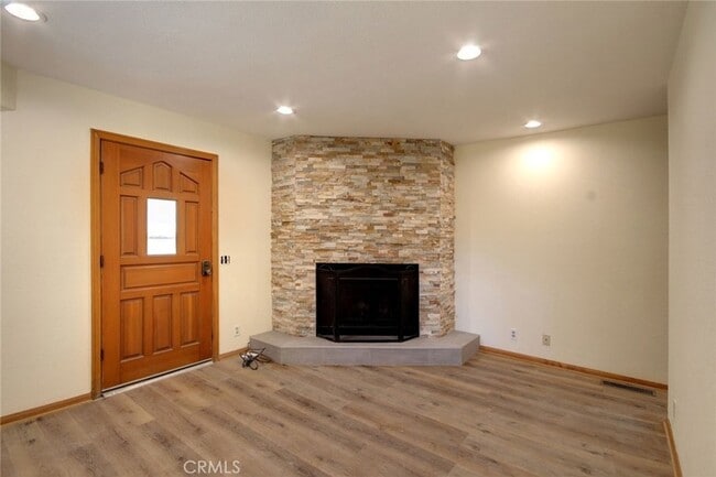 Building Photo - 430 E Country Club Blvd