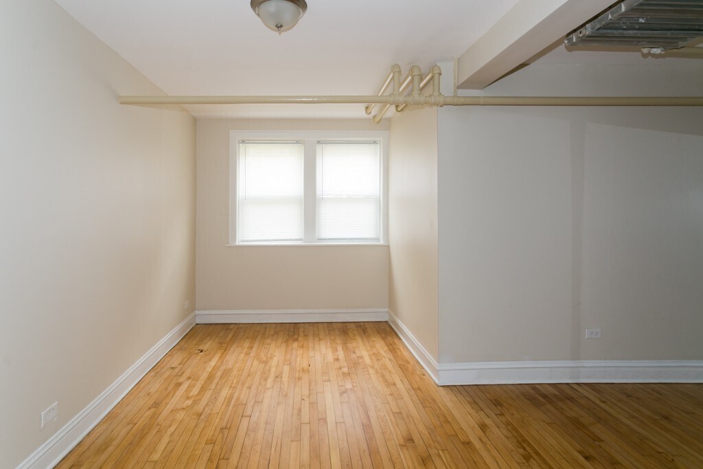 Building Photo - 4830 W Addison St