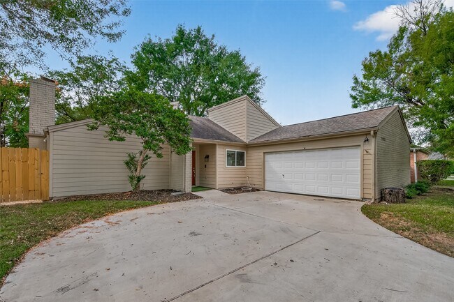 Building Photo - 11923 Briar Forest Dr