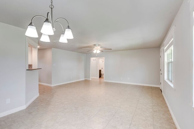 Building Photo - 2307 Traverse Dr