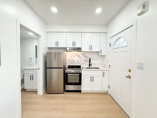 Building Photo - 11228 Huston St