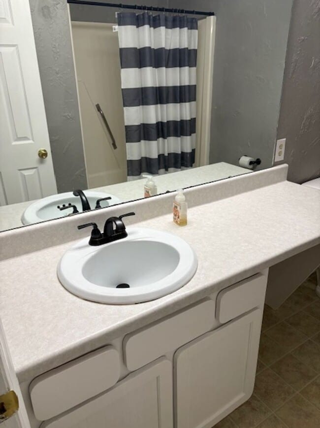 Building Photo - Start your Next Chapter!!! 2nd Floor Condo, Close to Shopping and Dining!!!