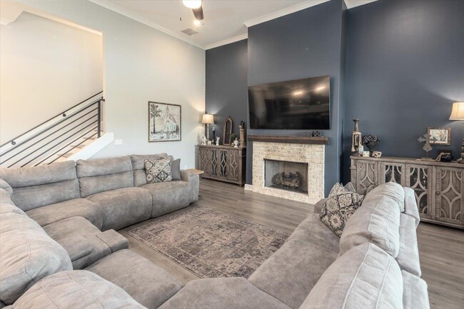 Building Photo - 12692 Sacred Oak Cv