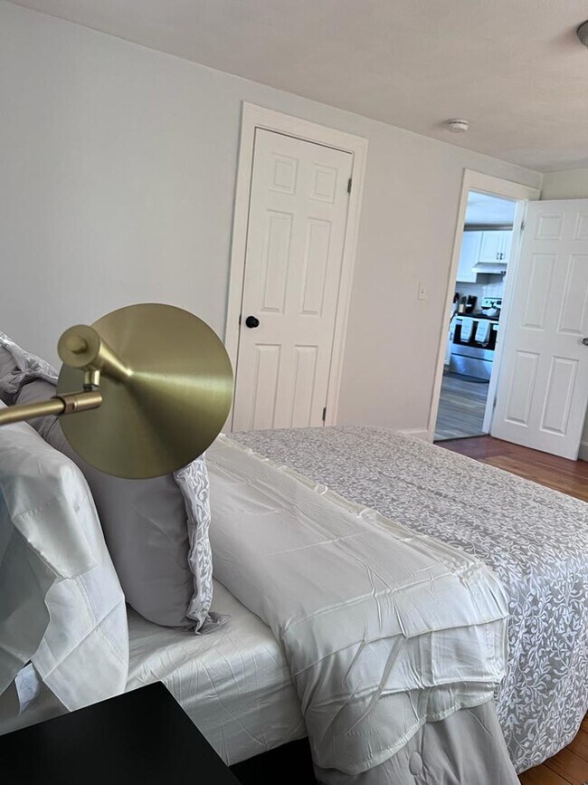 Building Photo - 665 Mendon Rd