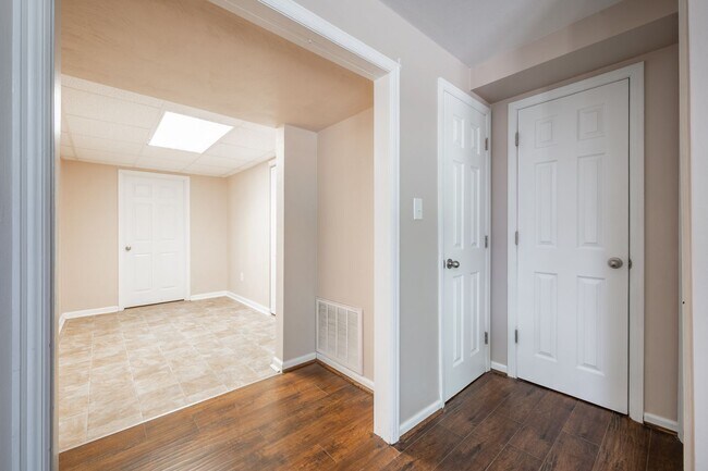 Building Photo - Rutrough Road